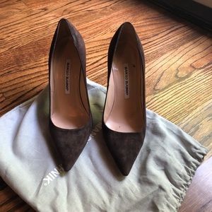 Manolo Blahink brown suede pumps